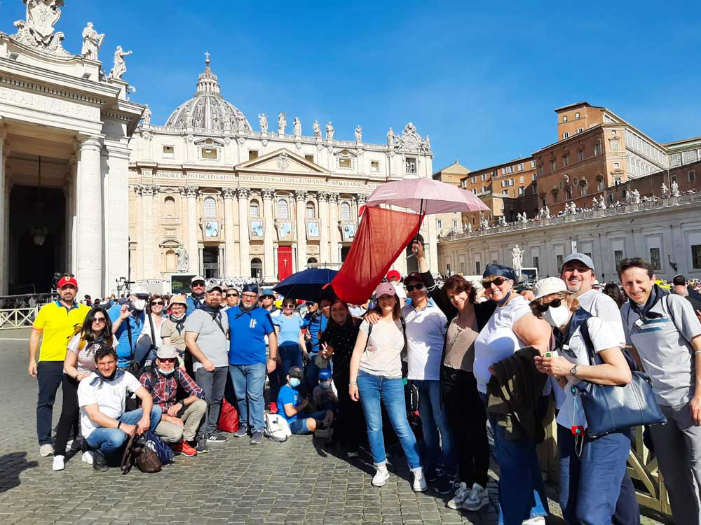 Le Mouvement Familiale Doctrinaire le 15 mai dernier à Rome pour la canonisation du Père Cesar.